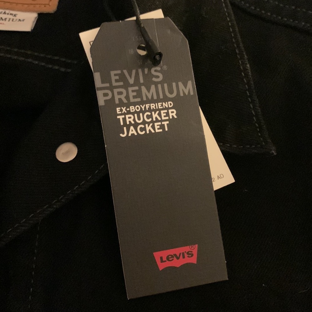 NEW Levi's® Premium EX-BOYFRIEND STUDDED SLEEVE TRUCKER JACKET - Picture 4 of 14
